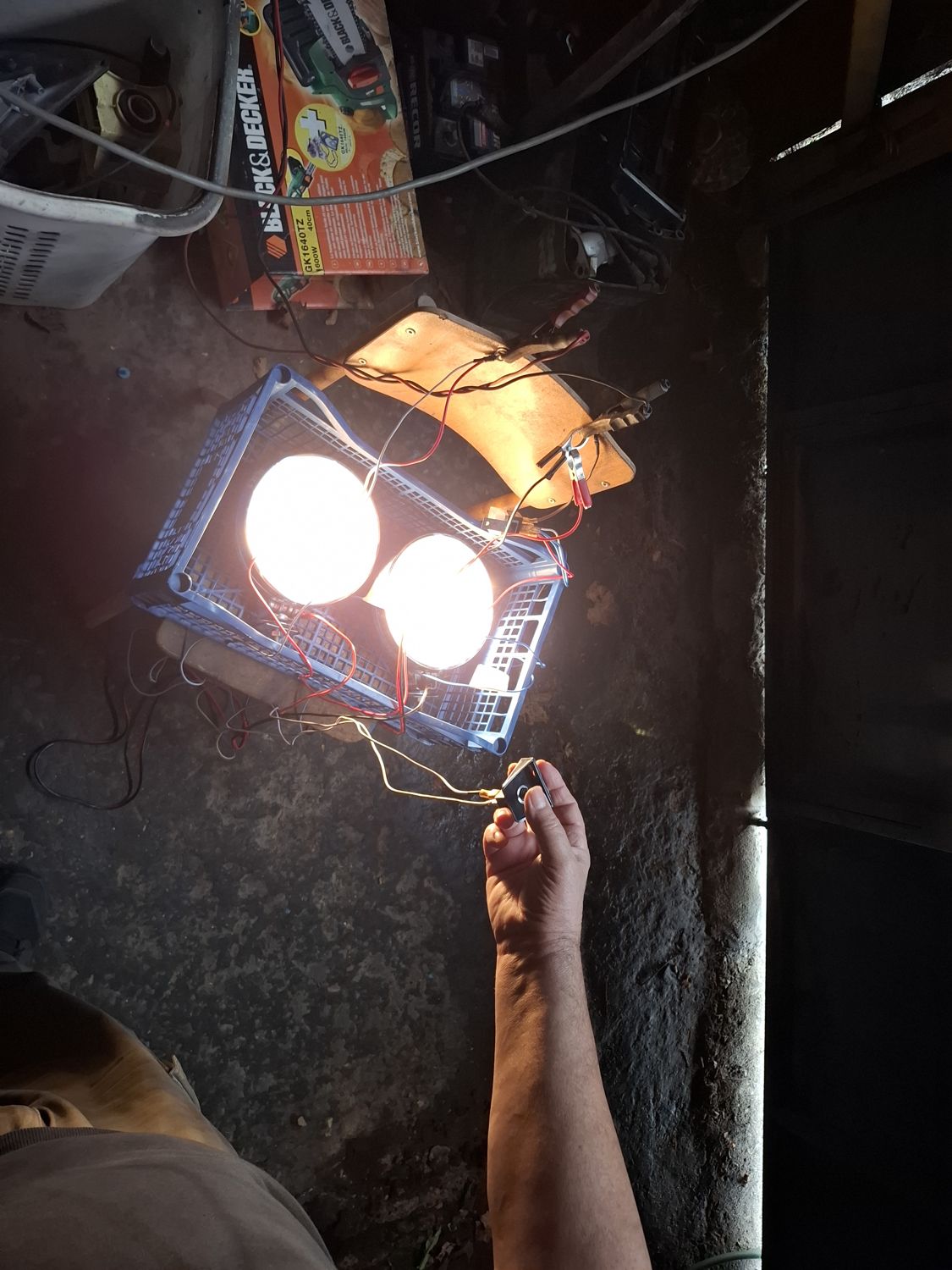 Bench test: both lamps on, 24 December
