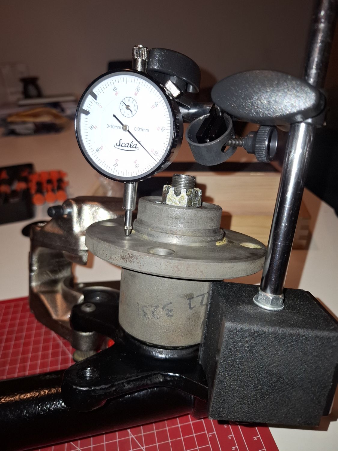 Dial indicator on the hub, 14 October