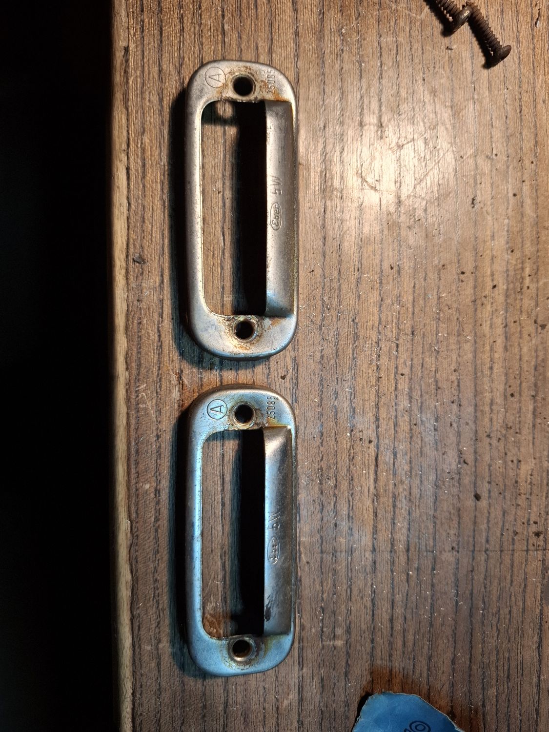 The two lamp housings